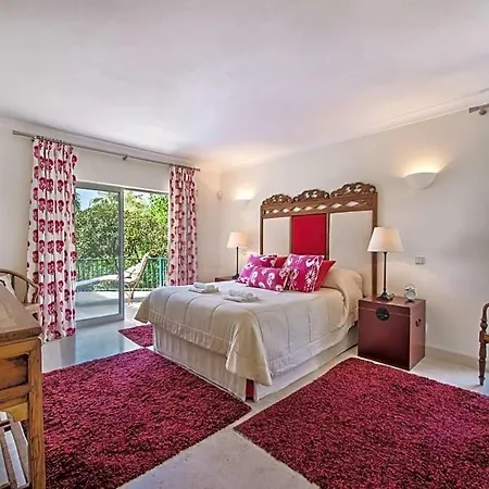 Sleeps 10 Pool Air Con Willa *