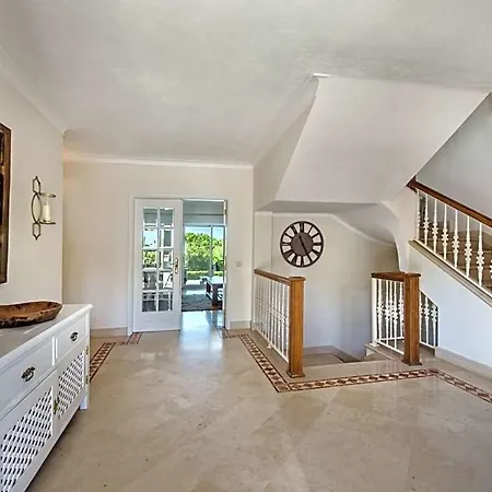 Sleeps 10 Pool Air Con Willa *