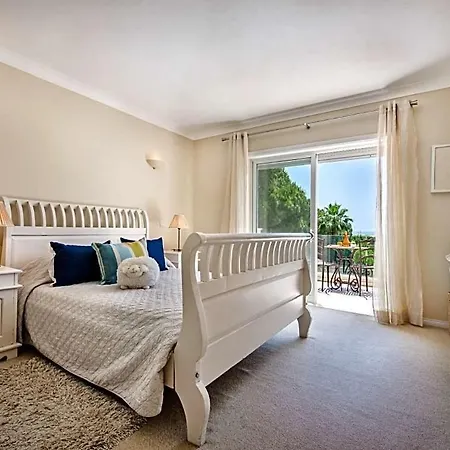 Sleeps 10 Pool Air Con Willa
